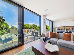 Signatur-lejlighed - 2 soveværelser - balkon | Individuelt design, individuel indretning, skrivebord