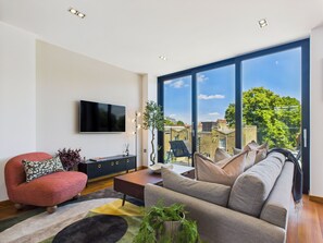 Signatur-lejlighed - 2 soveværelser - balkon | Individuelt design, individuel indretning, skrivebord