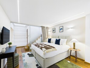 Deluxe Apartment | 2 bedrooms, individually decorated, individually furnished, desk