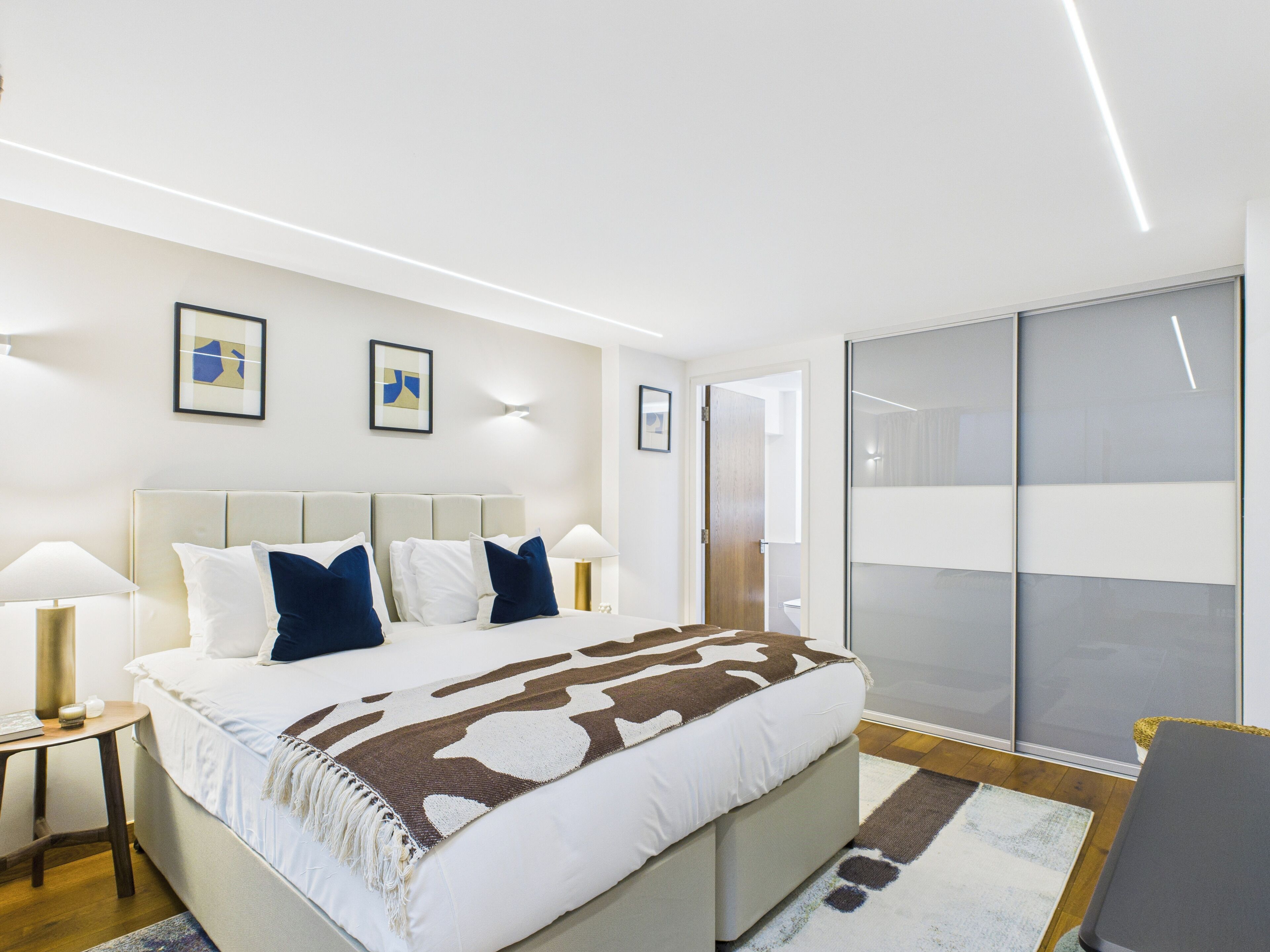 Deluxe Apartment | Individually decorated, individually furnished, desk, laptop workspace