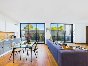 Comfort Apartment, Balcony | Individually decorated, individually furnished, desk, laptop workspace - Be London - The Camden Town Residences (London)