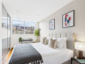 Deluxe Apartment, Balcony | Individually decorated, individually furnished, desk, laptop workspace - Be London - The Camden Town Residences (London)