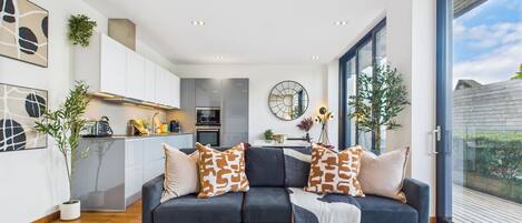 Apartament Deluxe, 2 dormitoris, balcó | 2 dormitoris, decoració individual, mobiliari individual i escriptori