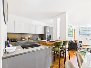 City Apartment | Private kitchen | Full-size fridge, microwave, oven, stovetop - Be London - The Camden Town Residences (London)