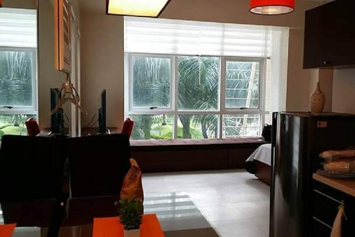 Deluxe Studio | Meja, ruang kerja komputer riba 