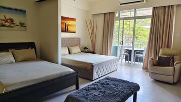 2 bedrooms, desk, laptop workspace