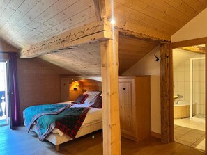 Family Room, Balcony | Soundproofing, free WiFi - Fleur Des Neiges  (Morzine)