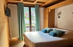 Standard Double Room, Balcony | Soundproofing, free WiFi