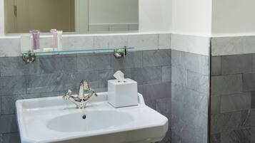 Standard Double or Twin Room | Bathroom | Free toiletries, towels, soap, shampoo