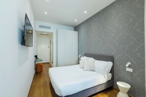 Standard-Doppel- oder -Zweibettzimmer | Minibar, Zimmersafe, Schreibtisch, schallisolierte Zimmer