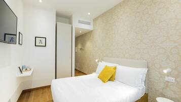 Standard Double or Twin Room | Minibar, in-room safe, desk, soundproofing