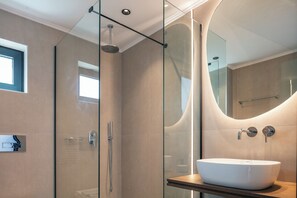 Hair dryer, towels, soap, toilet paper - Del Mare apt 102 (Bali)