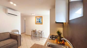 Smart TV, table tennis