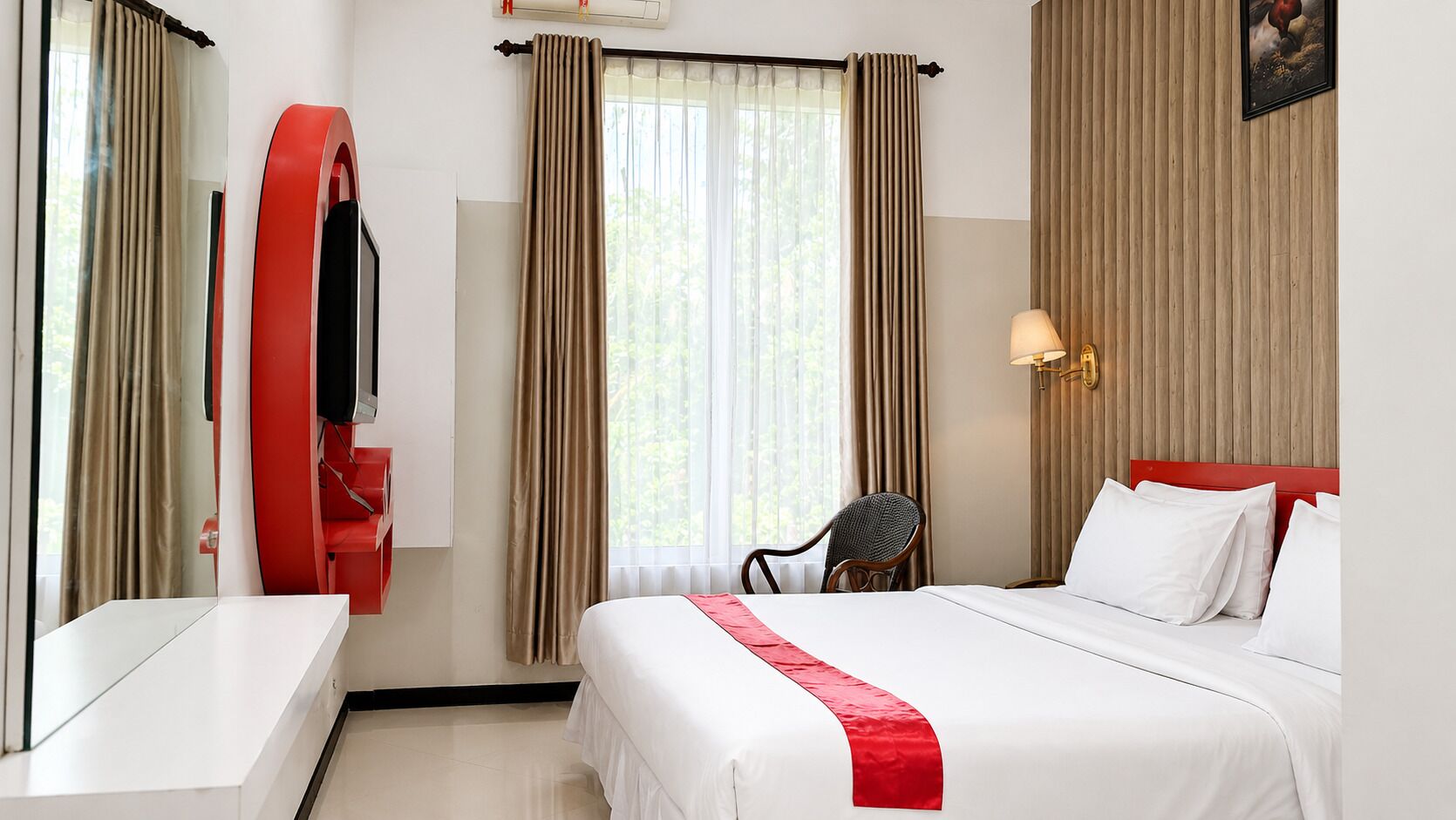 Superior Room, 1 Double Bed, Smoking | Desk, soundproofing, free WiFi, bed sheets