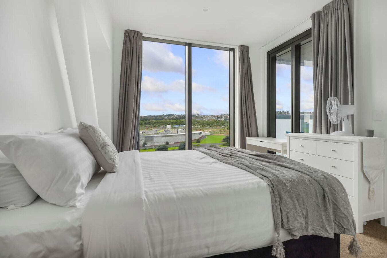 1 soverom, skrivebord, strykejern/-brett og wi-fi