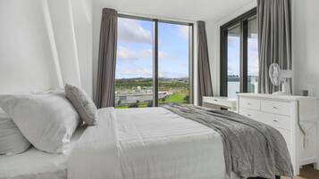 1 bedroom, desk, iron/ironing board, WiFi