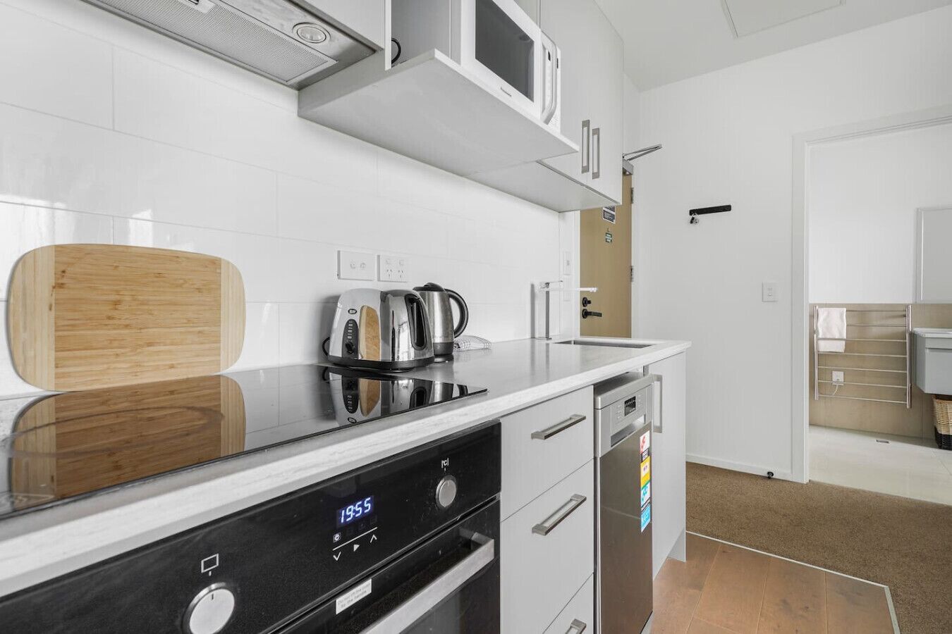 冷蔵庫、電子レンジ、コンロ、食器洗い機