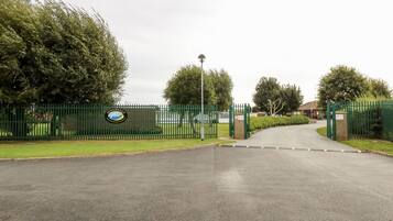 المنطقة المحيطة بالمنشأة