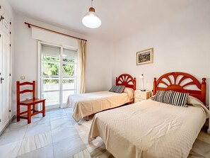 2 quartos, ferros/tábuas de passar roupa, Wi-Fi de cortesia