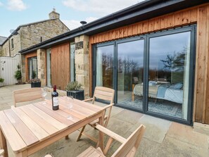 รับประทานอาหารกลางแจ้ง