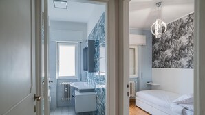 A modern bathroom with a white sink, a mirror, and a window. - B&B Damagi (Rome)