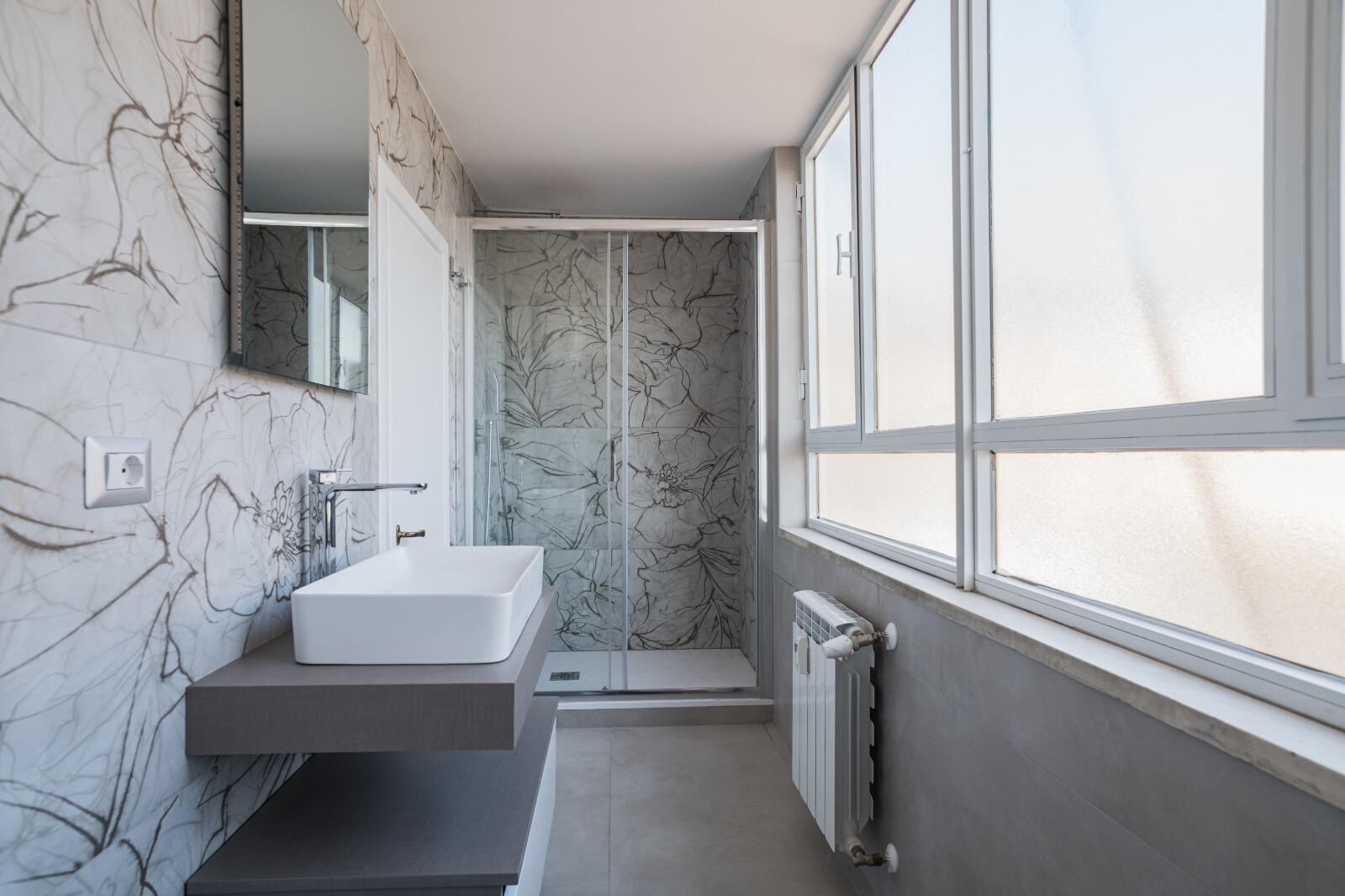 Doppelzimmer, Balkon, Stadtblick | Badezimmer | Dusche, kostenlose Toilettenartikel, Haartrockner, Handtücher