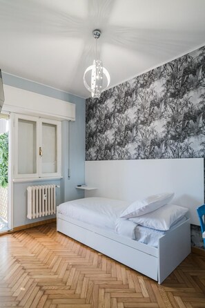 Comfort Double Room, Balcony, City View | Free WiFi, bed sheets - B&B Damagi (Rome)