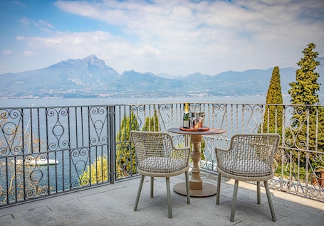 Suíte júnior, terraço, vista para o lago (Deluxe) | Vista para o lago. Hotel Villa Leopardi 4S - Adult only