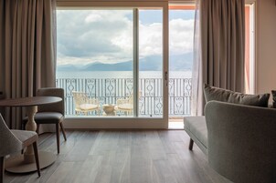 Caja de seguridad en la habitación y escritorio 