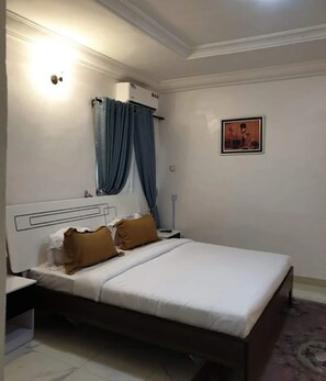 Apartment, 3 Bedrooms | 3 bedrooms, desk, laptop workspace - ZINA APARTMENT (Lagos)