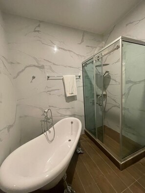 Apartment, 3 Schlafzimmer | Badezimmer