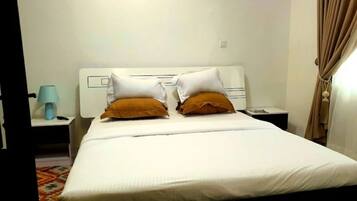 Apartment, 3 Bedrooms | 3 bedrooms, desk, laptop workspace