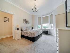 1 bedroom, free WiFi, bed sheets - 1 bedroom accommodation in Troon (Troon)