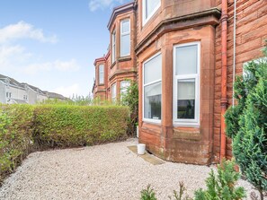 Property grounds - 1 bedroom accommodation in Troon (Troon)