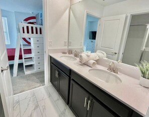 7 habitaciones, tabla de planchar con plancha y wifi gratis 