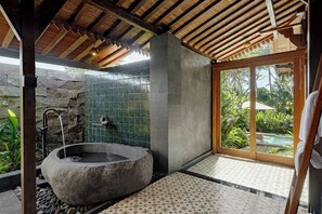 Free toiletries, hair dryer, soap, shampoo - Kubu Cemcem Mesari Private Villas (Ubud)