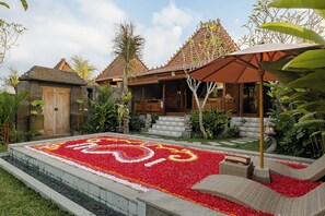 Indoor pool - Kubu Cemcem Mesari Private Villas (Ubud)