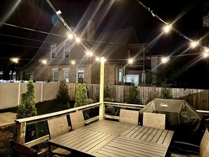 Outdoor dining - Dwntwn/Renovated/Backyard/Fire-Pit/Hot Tub (Frankfort)