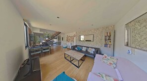 TV - Downtown duplex (Montpellier)