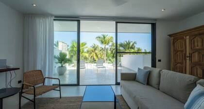 Casa Un Dia: Large 4-bedroom apartment with private pool at Las Terrenas.