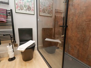 Shower - The Old Jet Workshop (Whitby)