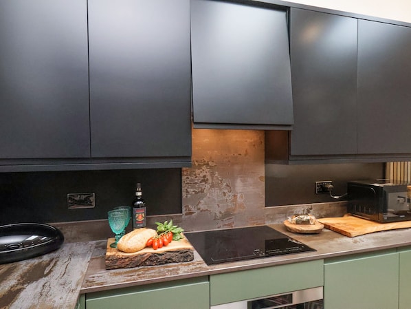 Cookware/dishes/utensils