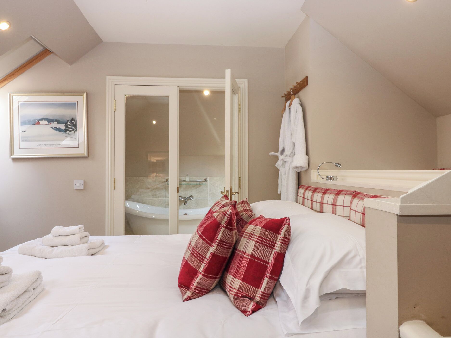 3 bedrooms, individually decorated, individually furnished, free WiFi