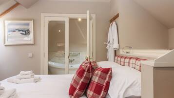 3 bedrooms, individually decorated, individually furnished, free WiFi