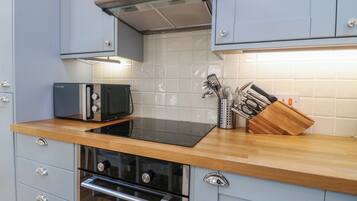 Dishwasher, cookware/dishes/utensils