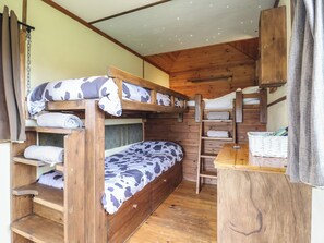 1 bedroom, individually decorated, individually furnished, free WiFi