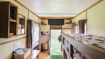 1 bedroom, individually decorated, individually furnished, free WiFi