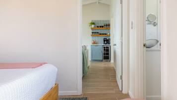 1 bedroom, travel crib, WiFi