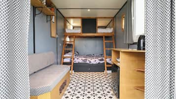 1 habitación, decoración personalizada y muebles diferentes