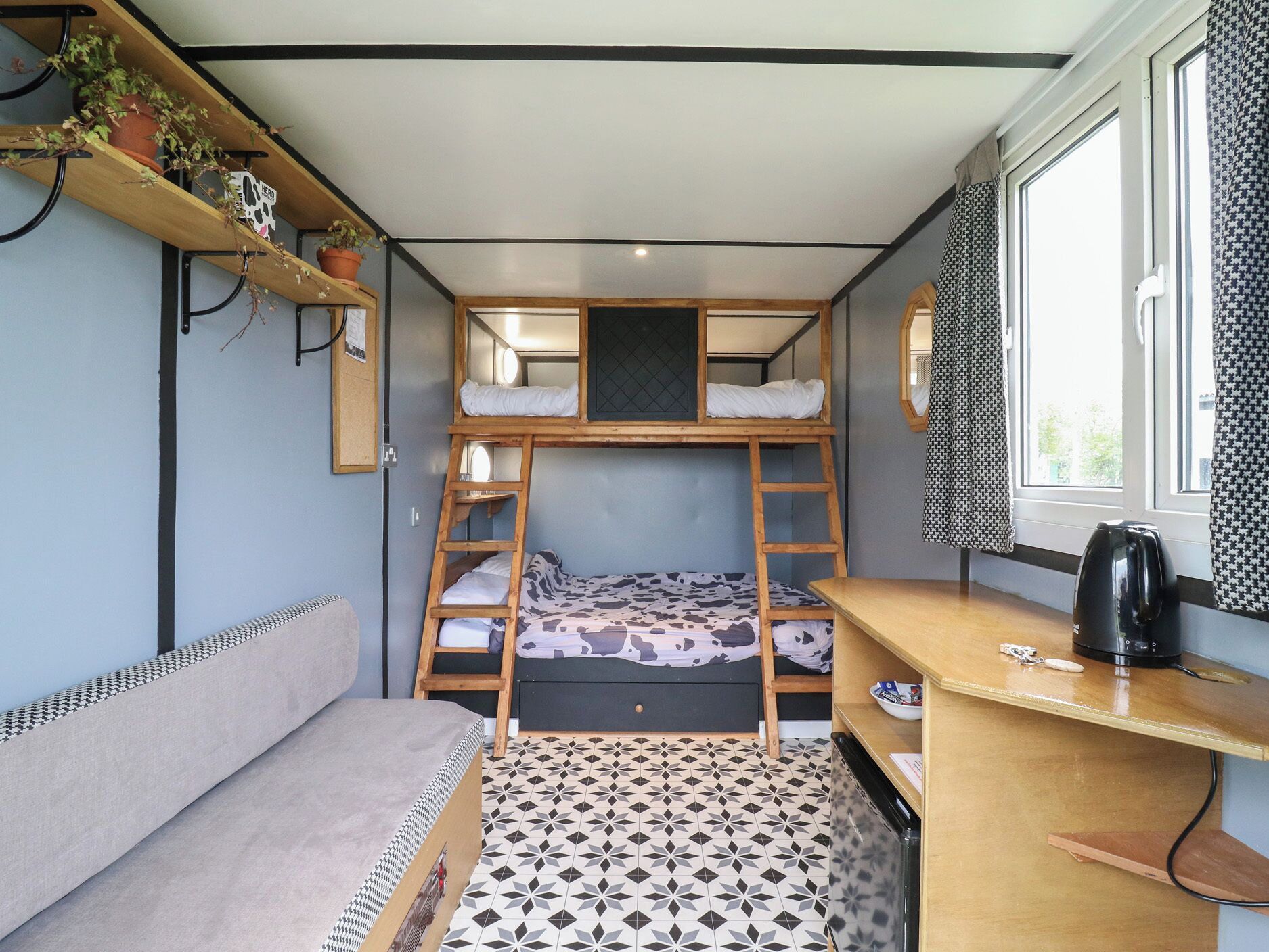 1 Schlafzimmer, individuell dekoriert, individuell eingerichtet